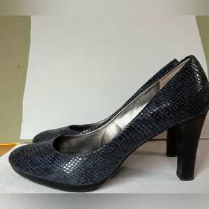 Anne Klein navy snakeskin iflex pump